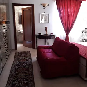 https://bb-larazzo.lecce-hotels.com